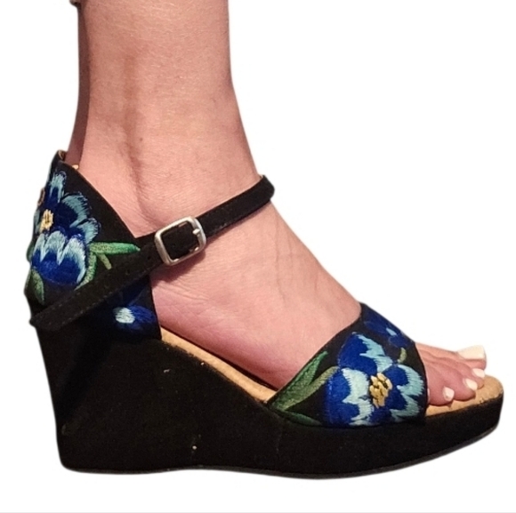 Floral Embroidered Women's Wedge Sandals/ - Picture 2 of 15